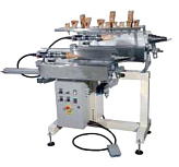 Полуавтоматическое устройство для заворачивания рожков / трубочек COMACO с 1 головкой